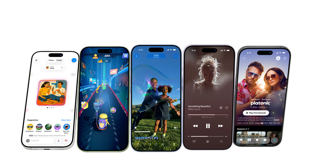 iPhone 17 ‑laitteet eri väreissä, näytöillä näkyy erilaisia appeja