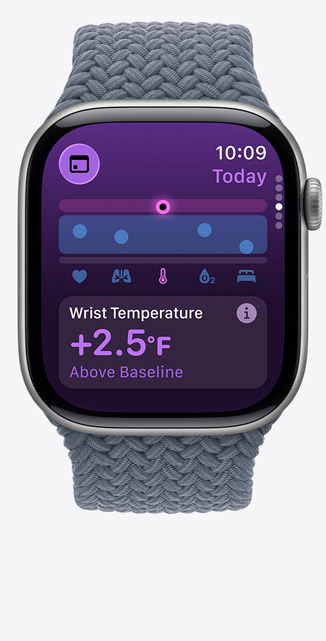Apple Watch Series 11, titanboett i färgen skiffer, appen Vitalparametrar, diagram över hälsopoäng, notis om handledstemperatur över referensvärdet, höger sida, Digital Crown, flätad sololoop i ankarblått